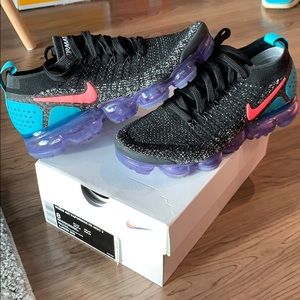 Nike Womens Vapormax size 8